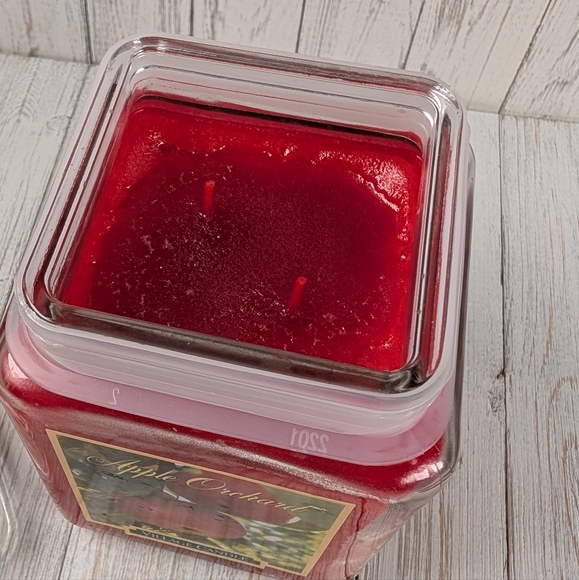38oz 6" Discontinued Apple Orchard Village Candle - Picture 2 of 4